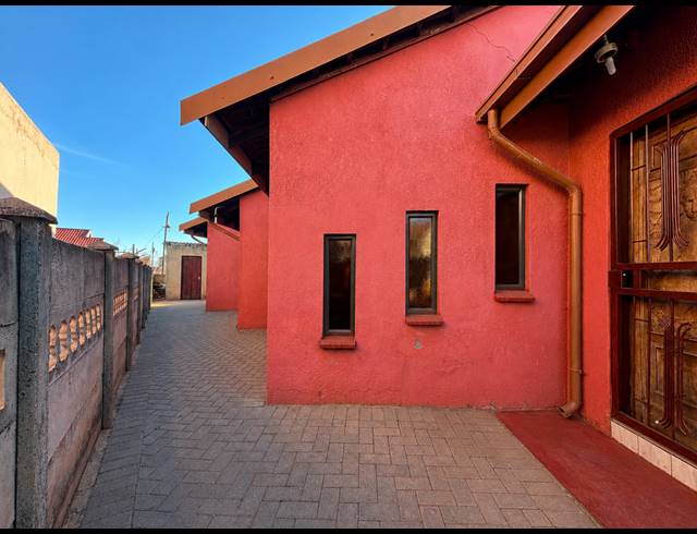 3 BEDROOM HOUSE FOR SALE IN SEBOKENG ZONE 17